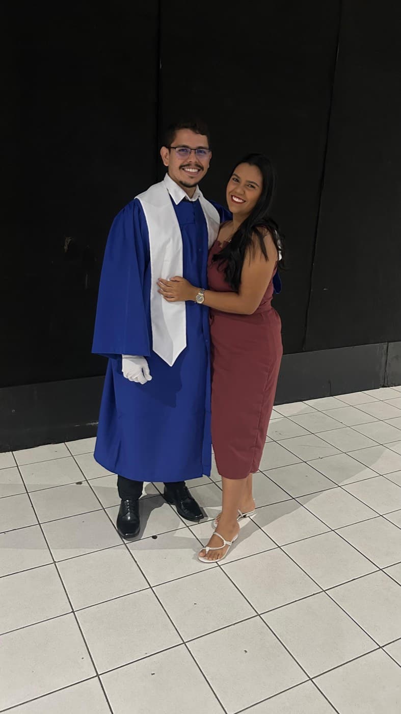 O casal em uma formatura
