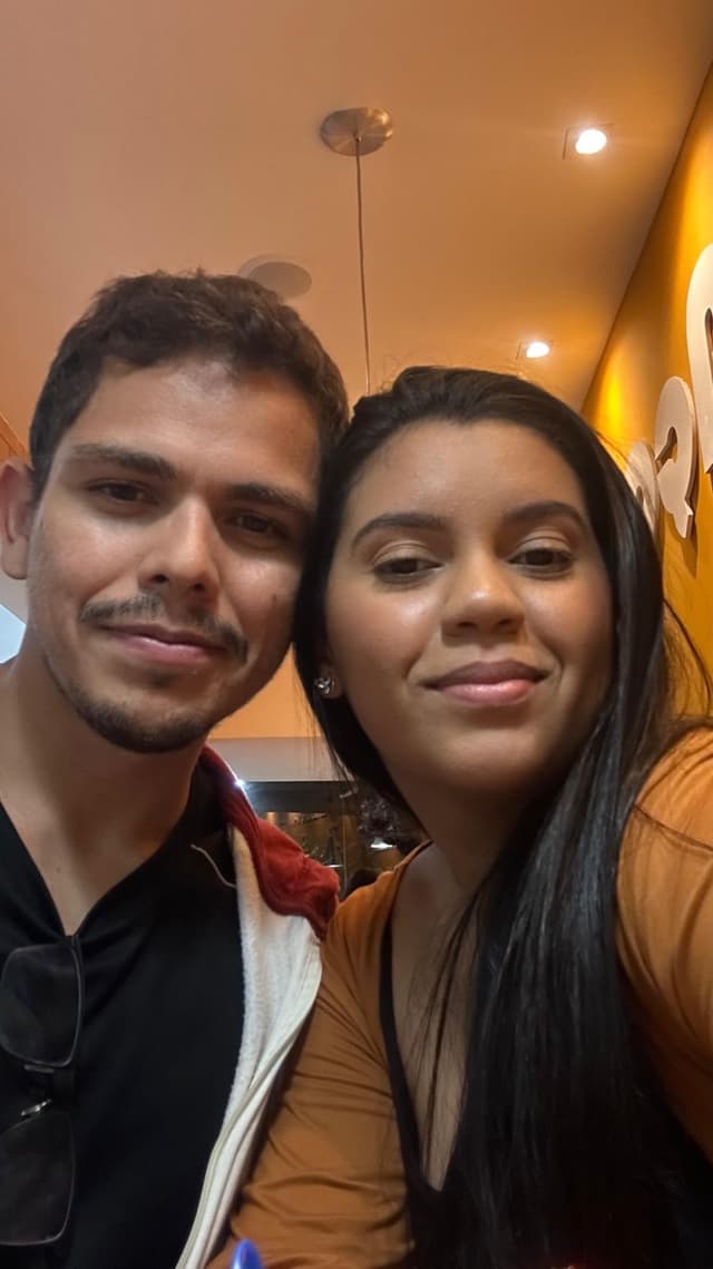 O casal em um restaurante